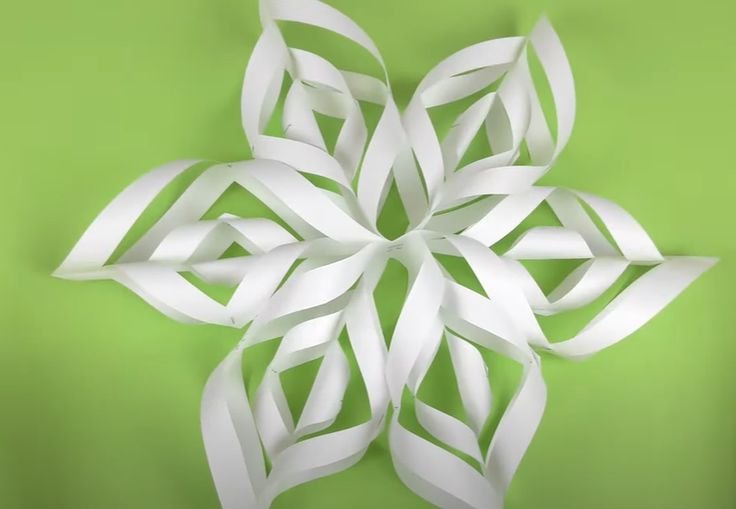 Объемные снежинки на окна