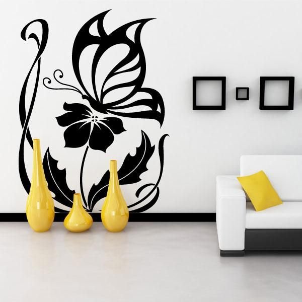 Оранжевые рисунки на серой стене