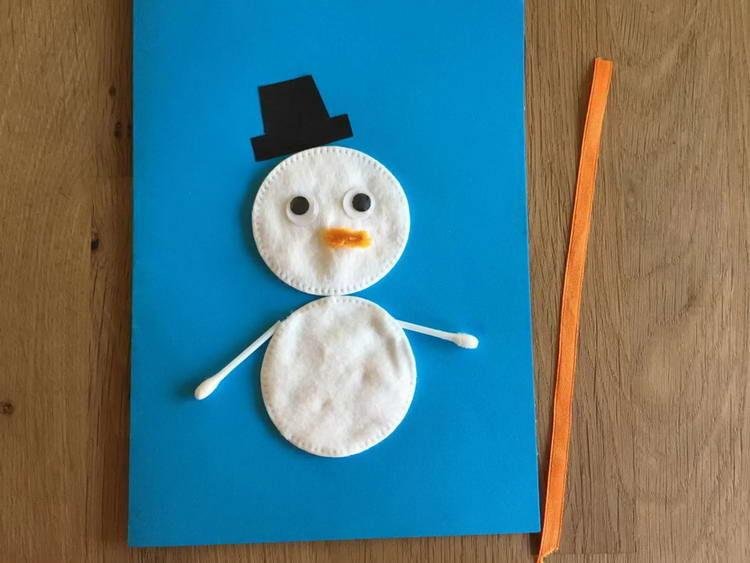 Снеговик из ватных дисков