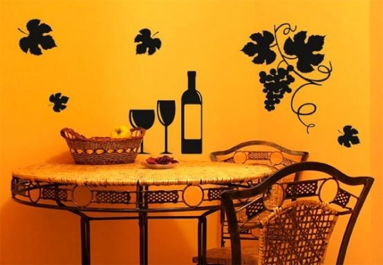 Рисунок на стене на кухне