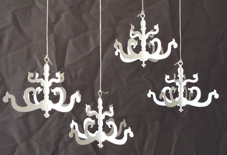 Бутафорская люстра