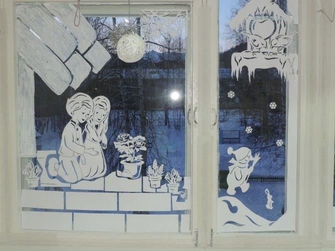 Сказочная композиция на окнах