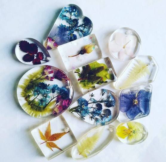 Красивые украшения из эпоксидной смолы