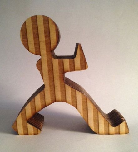 Деревянная подставка для телефона из фанеры