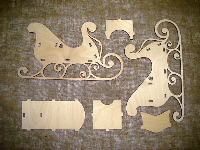 Сани Деда Мороза из фанеры