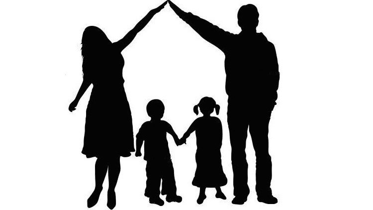 Силуэты семьи с двумя детьми