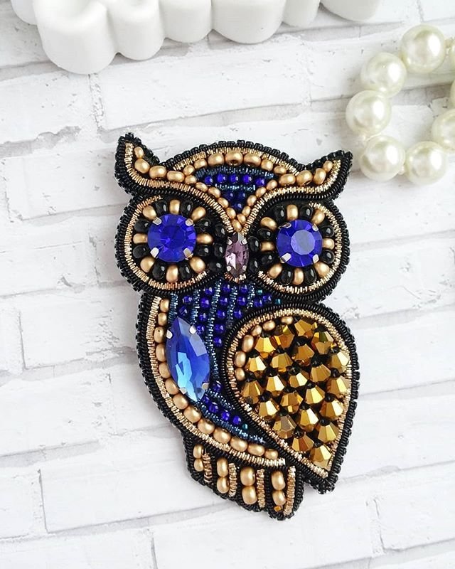 Сова бисером брошь