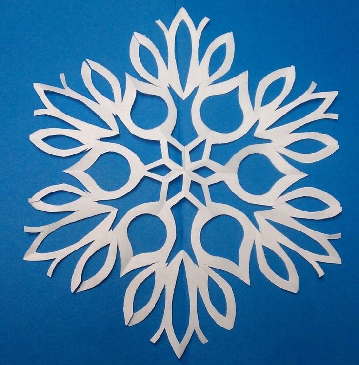 Снежинки из бумаги