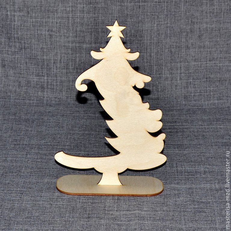 Елочка из дерева на подставке