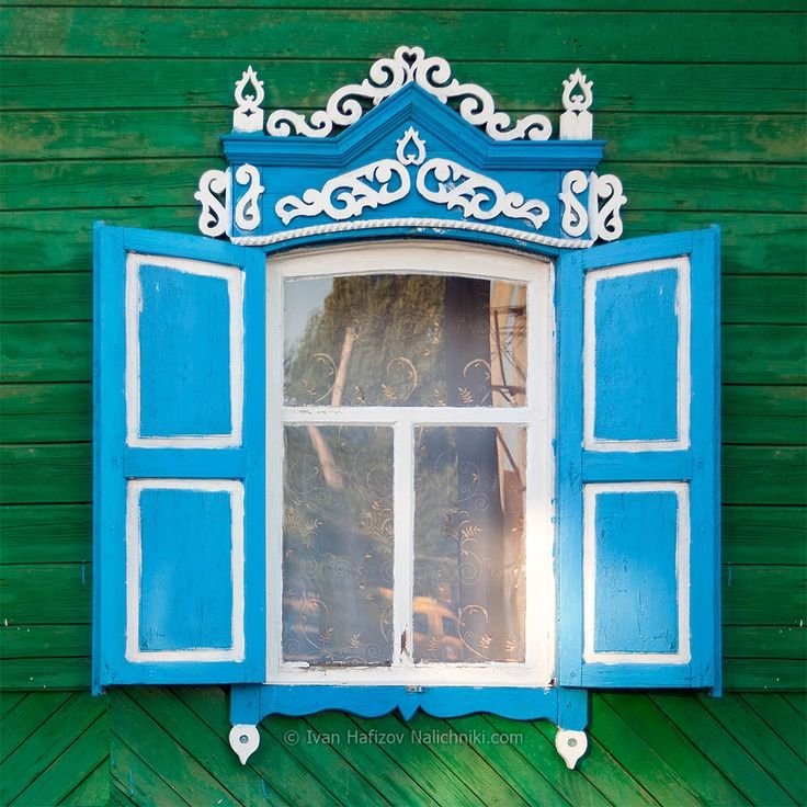 Старинные окна с узорами