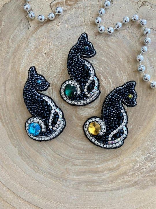 Брошь из бисера кошка