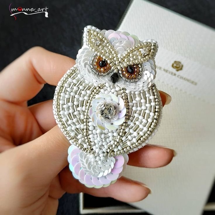 Сова бисером брошь