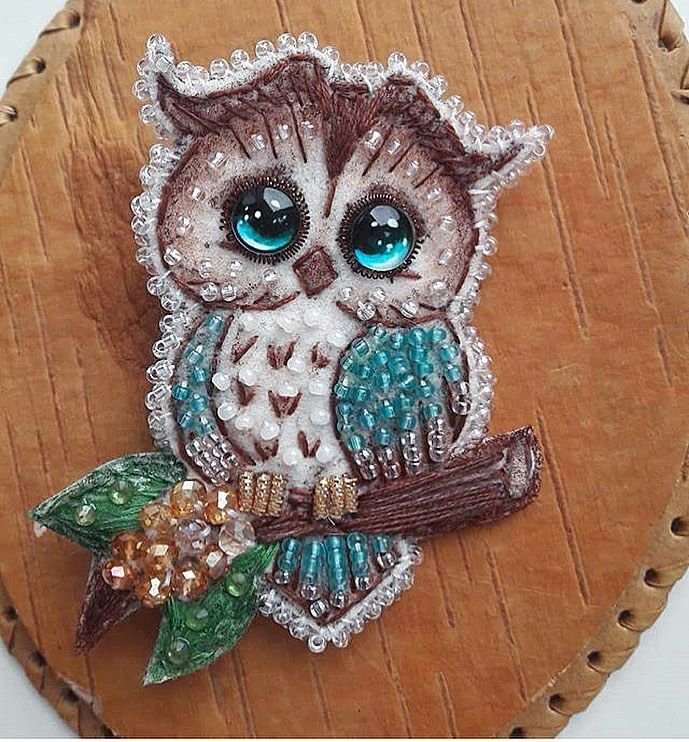 Вышивка из бисера брошь