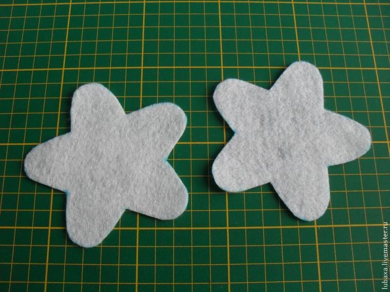 Елочная игрушка из фетра звезда