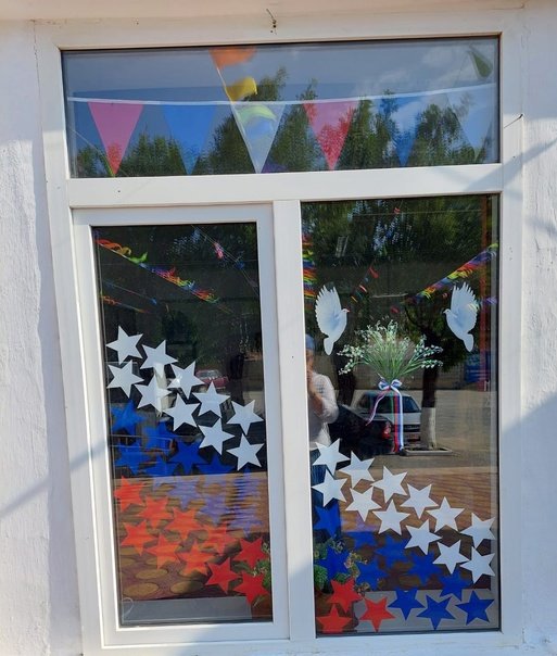 Украсить окна к 12 июня