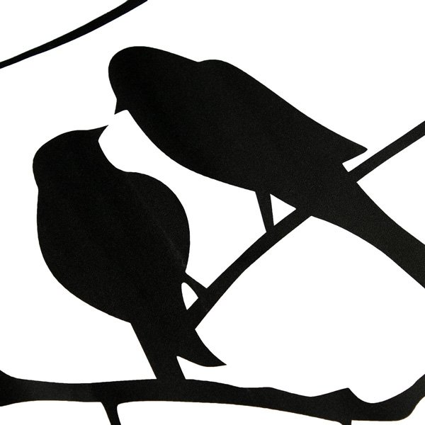 Силуэт птицы на дереве